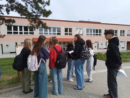 4y18eei04tqebfs-313230302e2e38302e31