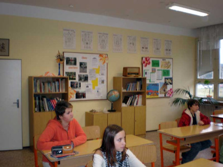 učebna dějepisu, hudební výchovy