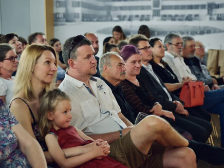 8rndg0ub67zjtes-313230302e2e38302e31