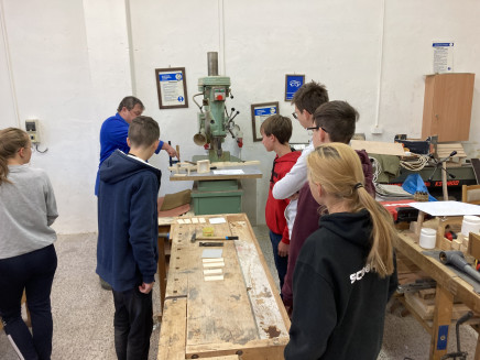 527A9968-28D6-496E-B94B-5C1434DEEF04